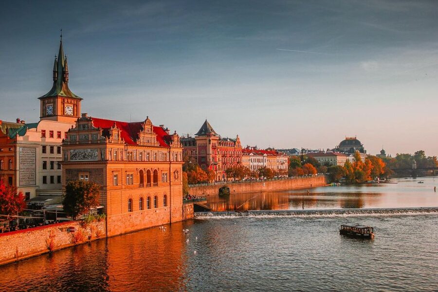 Prague: City Tour in Full - From Malostranská Metro to Prague Castle, the view climb starts fast