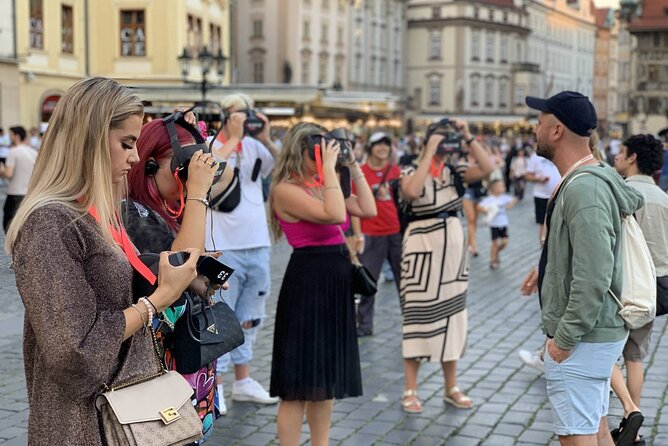 Prague City Tour with Virtual Reality - Old Square in 1900 and the astronomical clock story