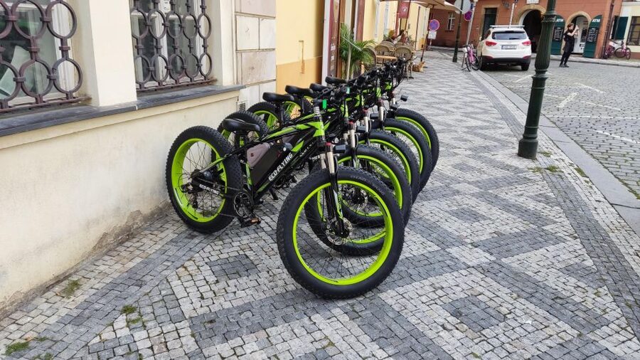 Prague: City Viewpoints Tour by Electric Fat Bike - Electric fat tires on cobblestones: what the ride actually feels like