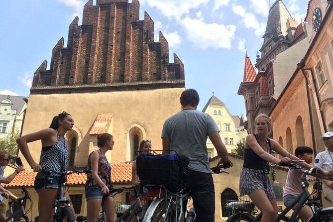 Prague: Classic City Bike Tour (small groups) - What the guide system feels like in real life