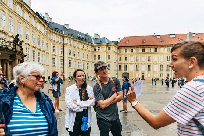 Prague Combo: Castle Guided Tour, Bus and Optional Boat - Stop 5: Golden Lane and the Kafka Connection for 30 Minutes