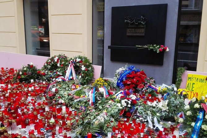 Prague Communism tour with visit of Communism museum - Museum of Communism: 90 minutes with real details