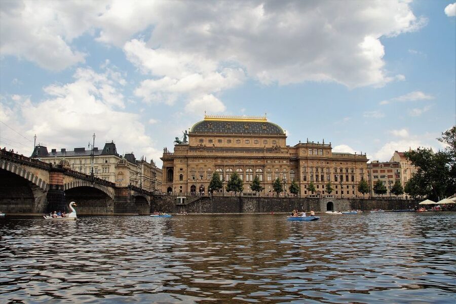 Prague Complete Tour in Spanish & Lunch, Tickets - Prague Castle: exteriors first, then the interiors that matter