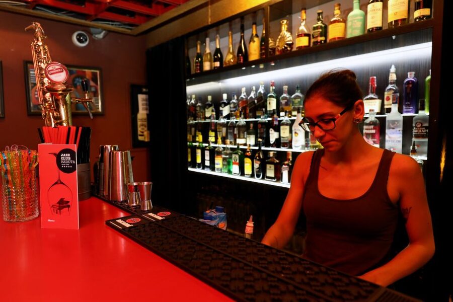 Prague: Concert at Reduta Jazz Club - Drinks and snacks: what is included, what is not