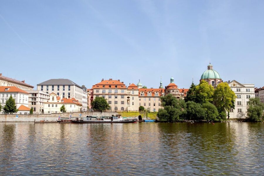 Prague Cruise: 1-Hour on the River Vltava - Audio Guide In Czech, English, German, And Russian