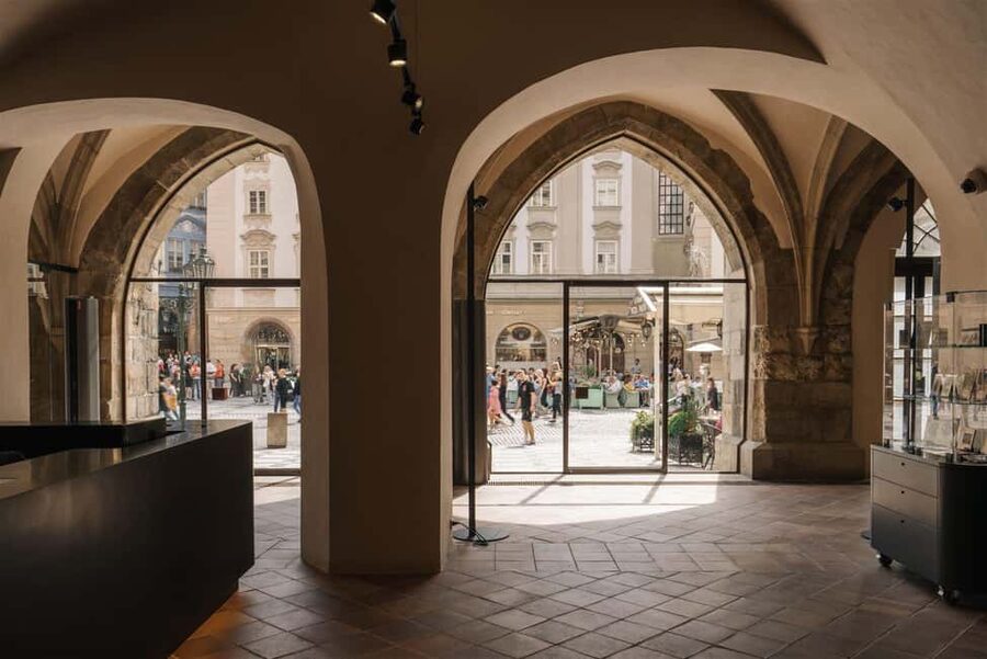 Prague: Dan Brown Tour - Where it starts: finding the Guides&Tours desk in Old Town Hall