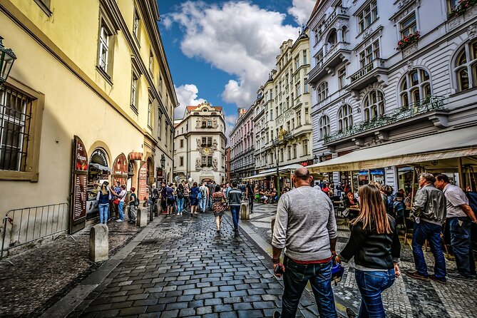 Prague DeLuxe Tour: Views, Hidden Gems, Tastings & River Cruise - Charles Bridge: photo time plus story time