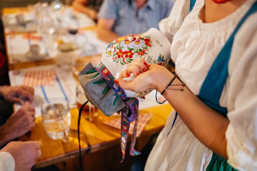 Prague: Dinner with Folk Show and Open Bar - Open bar included, and what that means for your evening pacing