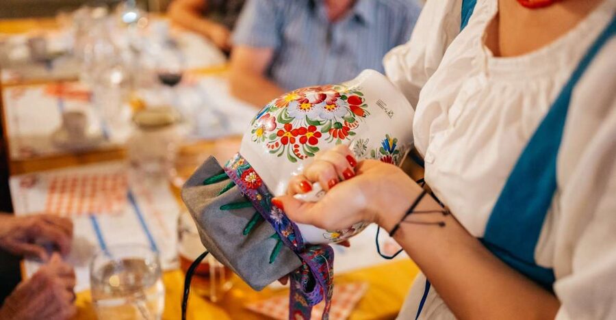 Prague: Dinner with Folk Show and Open Bar - Practical tips for enjoying it, even if you do not speak Czech