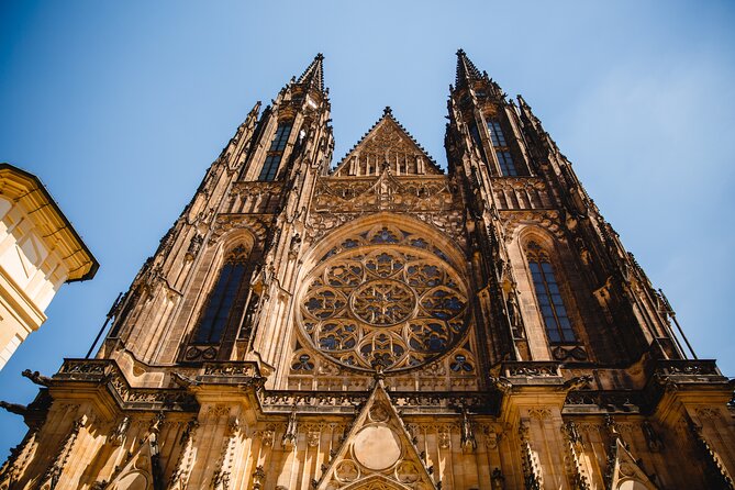 Prague Essential - Prasna brana: a gothic gateway to understand the city