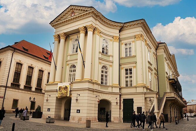 Prague Essential Tour Old Town and Jewish Quarter - Týn Church and the Astronomical Clock: How to See More Than the Front