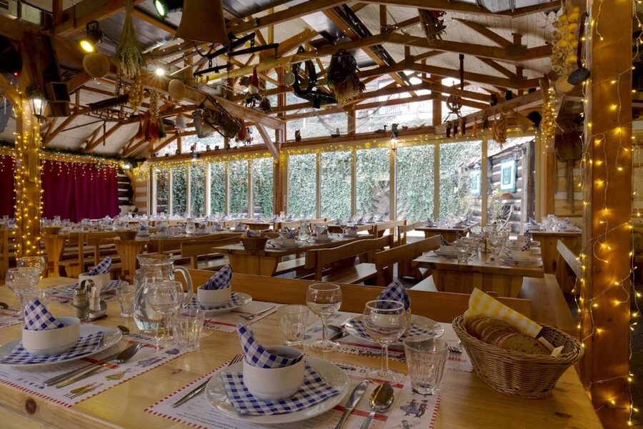 Prague: Evening Folklore Garden Party with Traditional Menu - The 4-course Czech dinner: what you will actually eat