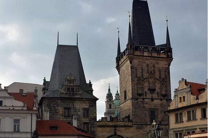 Prague Fairytale Tour: Old Town And Castle private tour - Prague Castle in One Hour: What You Should Expect to See