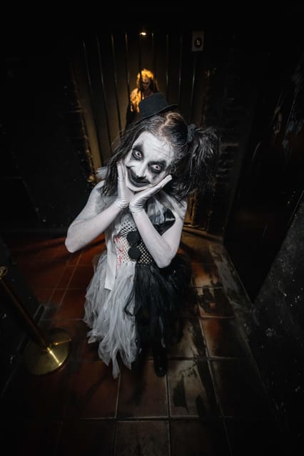 Prague Fear House: Best Haunting Experience in Prague - How the fear show works with masked actors