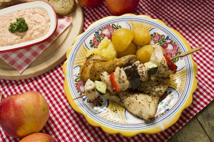 Prague: Folkloric Dinner Show with Unlimited Drinks - Should you book this Prague folkloric dinner show?
