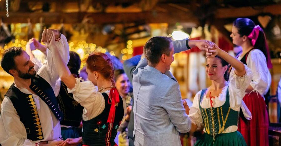 Prague: Folkloric Dinner Show with Unlimited Drinks - The 4-course Czech dinner, and how to choose your main dish