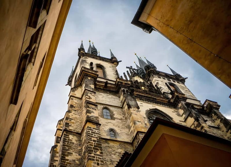 Prague: Full-Day Guided Tour of Prague in a Small-Group - The Jewish Quarter (Josefov): synagogues, cemetery, and why it all fits together