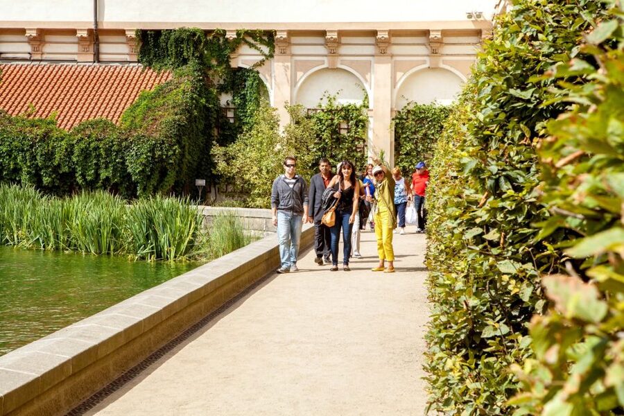 Prague: Full-Day Sightseeing Tour with Cruise and Lunch - Key highlights worth circling