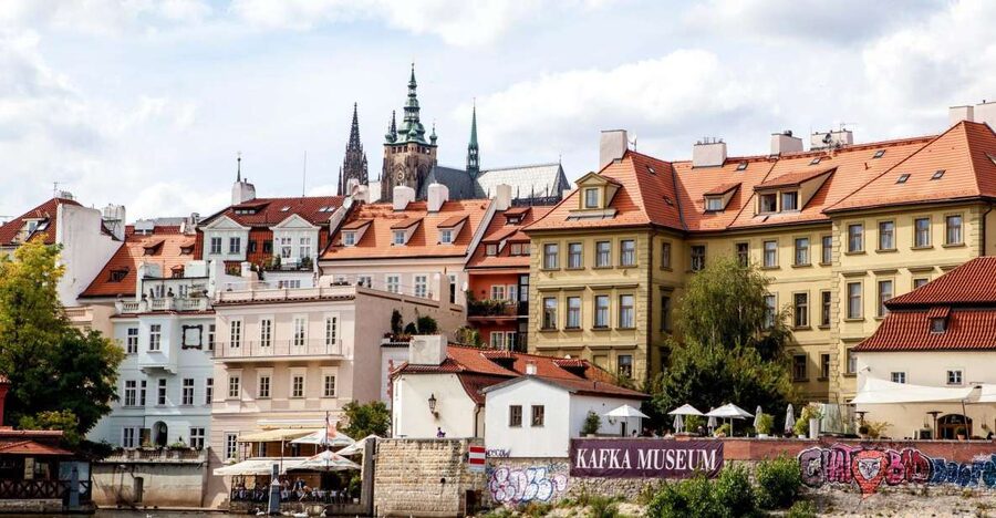 Prague: Full-Day Sightseeing Tour with Cruise and Lunch - Lesser Town and Charles Bridge, the classic postcard stretch