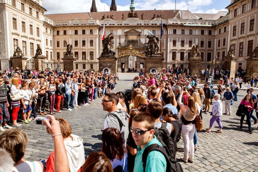 Prague: Full-Day Sightseeing Tour with Cruise and Lunch - New Town Republic Square and the Municipal House, a needed reset