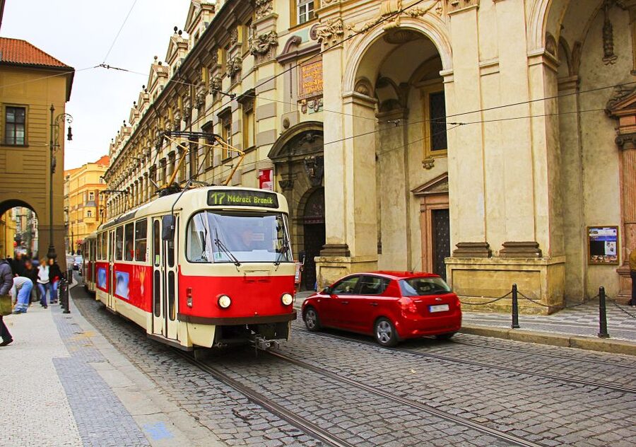 Prague: Full-Day Tour with Lunch and River Boat Cruise - Jewish Quarter Walk: Ghetto Streets, Synagogue Sights, and Museum Stops