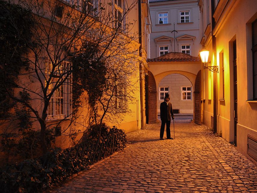 Prague: Ghost Tour - Meeting the Guide Near the Astronomical Clock