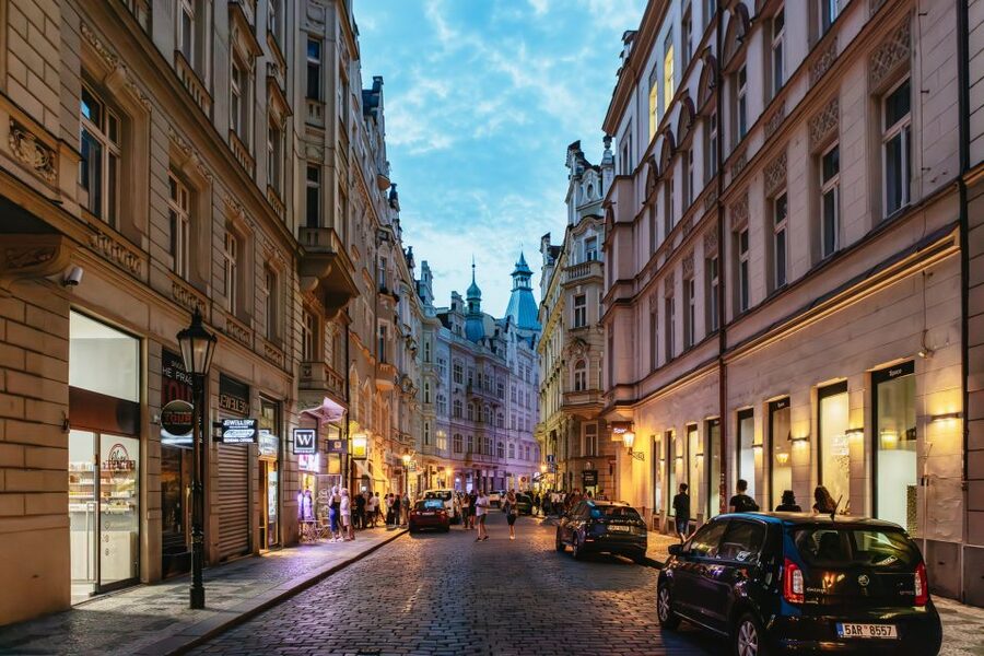Prague: Ghost Walking Tour Where Legends Come To Life - Alchemists and Magicians Entry: When to Add the Optional Ticket