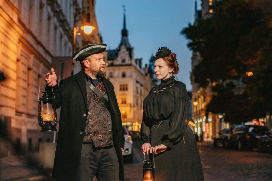 Prague: Ghosts and Legends Nighttime Guided Walking Tour - Meeting up and timing: what your 2 hours actually look like