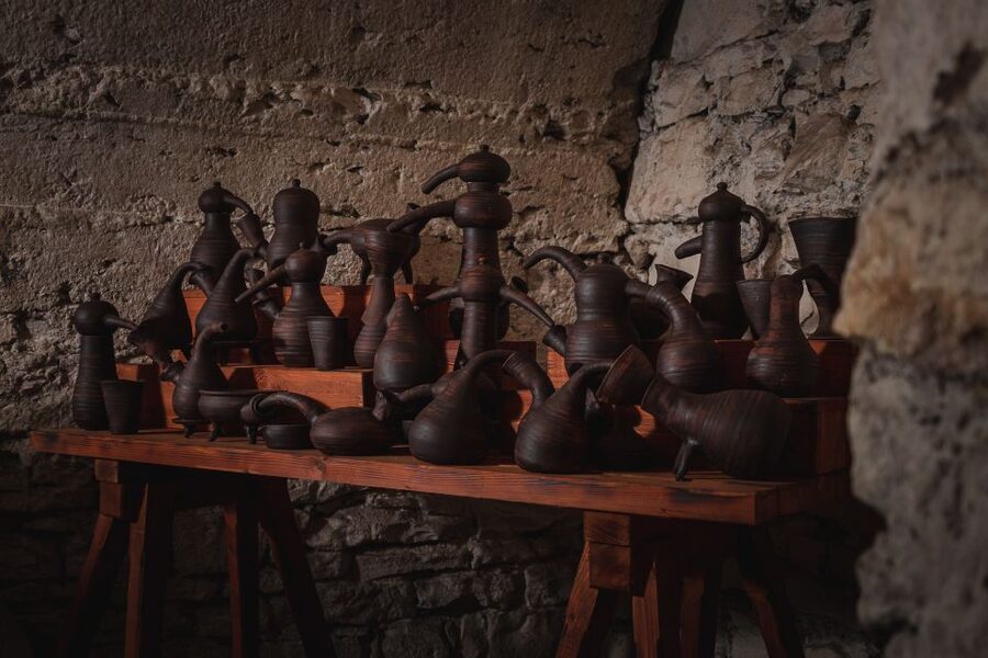 Prague: Ghosts, Legends, Medieval Underground & Dungeon Tour - Meeting at Male Naměstí and getting the timing right