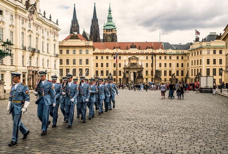 Prague Grand 2,5 hour + 2 hour exterior walking tour - FAQ
