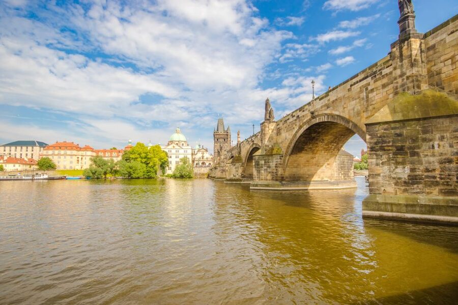 Prague: Guided Bus & Walking Tour with River Cruise & Lunch - Prague Castle, two hours of guided walking and the hill-to-bridge shift