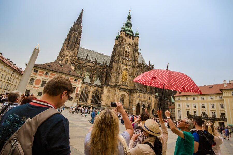 Prague: Guided Bus & Walking Tour with River Cruise & Lunch - Best for first-timers, and not for everyone
