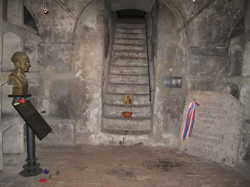 Prague: Guided Operation Anthropoid Tour with Lidice - Your guide Lenka and the type of answers you will want