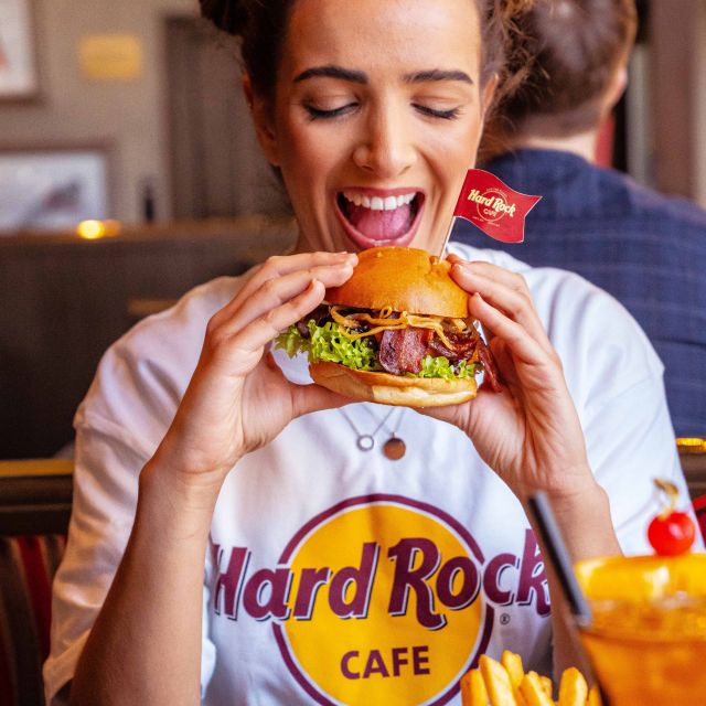 Prague: Hard Rock Cafe with Set Menu for Lunch or Dinner - Priority seating and how the 75-minute meal actually feels