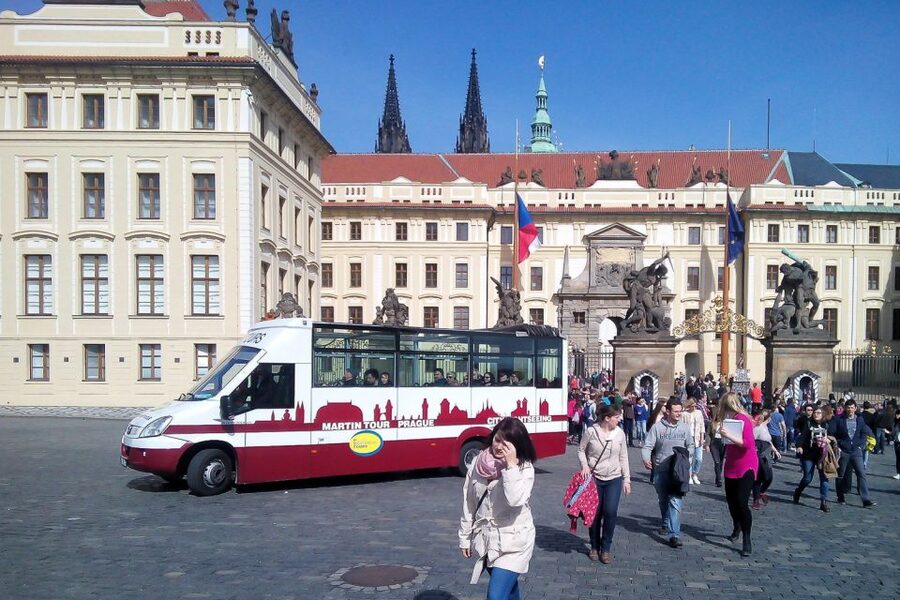 Prague: Historic City Center Bus Tour with Top Sights - Finding the Bus at Pařížská 1 (and What to Bring)