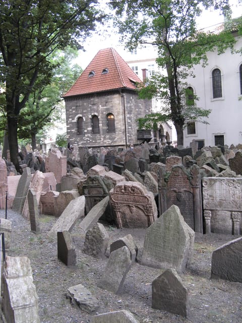 Prague: Jewish Quarter and Museum Guided Tour - Jewish Town Hall and High Synagogue: the story begins in official spaces