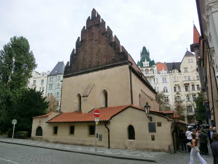 Prague: Jewish Quarter and Museum Guided Tour - Spanish Synagogue finish: Moorish interior and a strong closing note