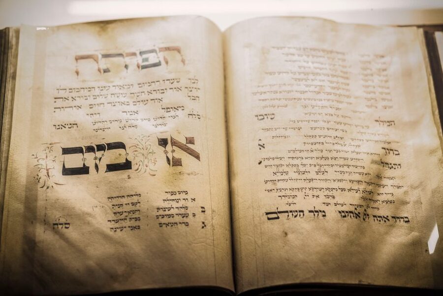 Prague Jewish Quarter Online Audio Guide - Tech and Language: The Part People Should Not Ignore