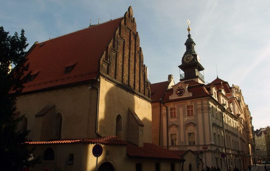 Prague: Jewish Quarter Premium Tour - Old-New Synagogue exterior: a living landmark