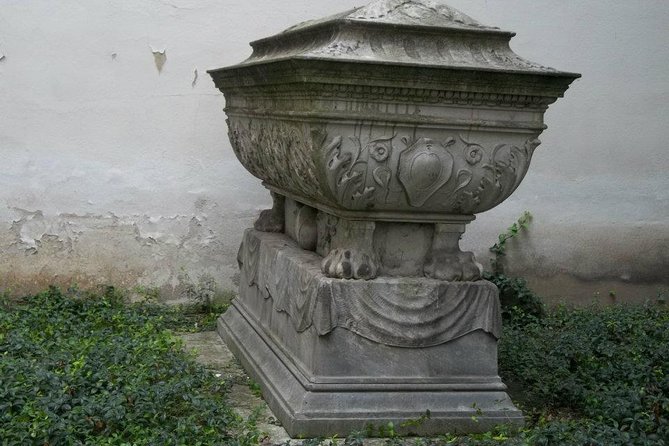 Prague Jewish Quarter Private Half-Day Walking Tour - Start with Eva, then walk the Jewish Quarter like a local
