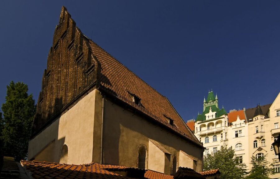 Prague Jewish Quarter Tour in French with Monuments Entrance - Meeting At Powder Tower, Then Turning Right Into Josefov