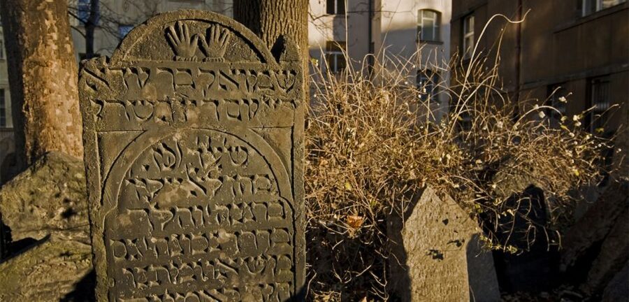 Prague Jewish Quarter Tour in French with Monuments Entrance - Synagogues Route: Maisel, Spanish, Klausen, Pinkas