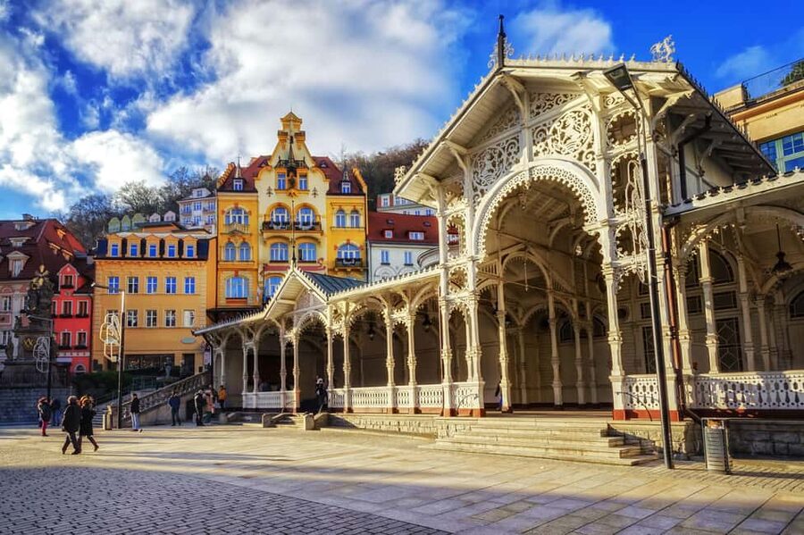 Prague: Karlovy Vary & Loket Tour with Hot Springs & Castle - Free time in Karlovy Vary: what to do with your hour
