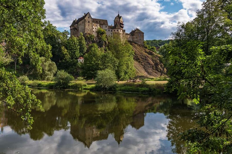 Prague: Karlovy Vary & Loket Tour with Hot Springs & Castle - The ride to Loket: short transfer, big change of scenery