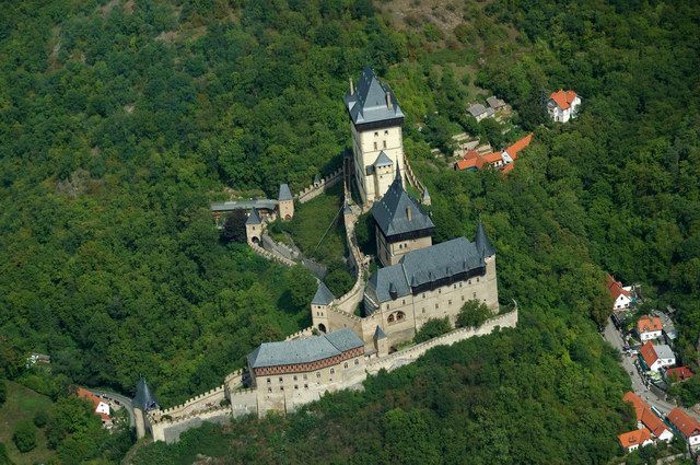 Prague: Karlštejn Castle Guided Tour with Entry Ticket - A Realistic 5-Hour Timeline From Prague