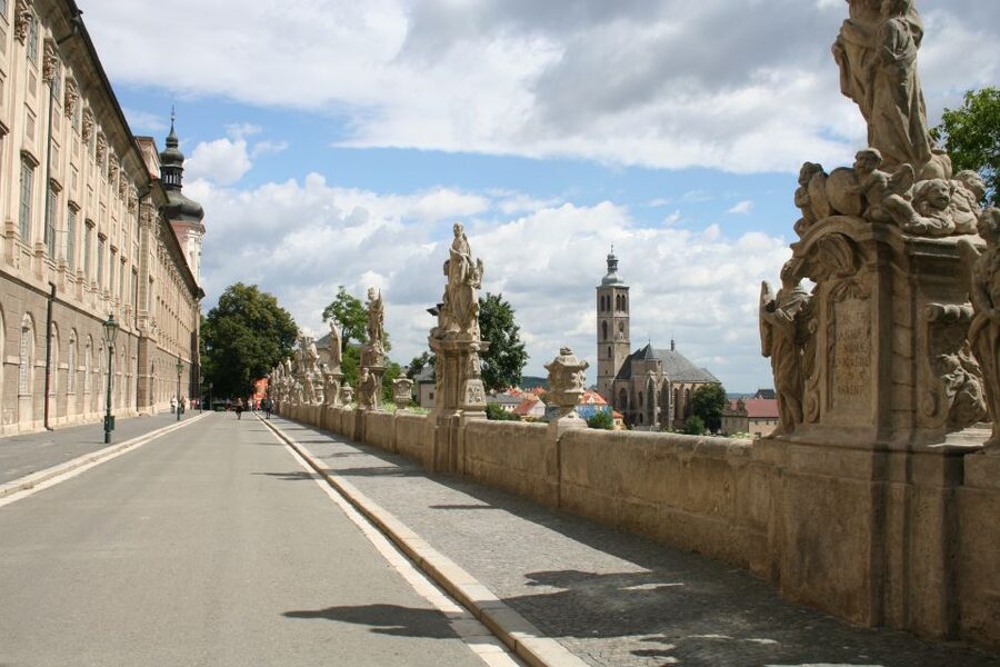 Prague: Kutná Hora, St Barbara's Cathedral and Bone Church - Who should book, and who should think twice