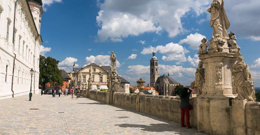 Prague: Kutná Hora, St Barbara's Cathedral and Bone Church - Timing, meeting point, and how the coach ride shapes the day