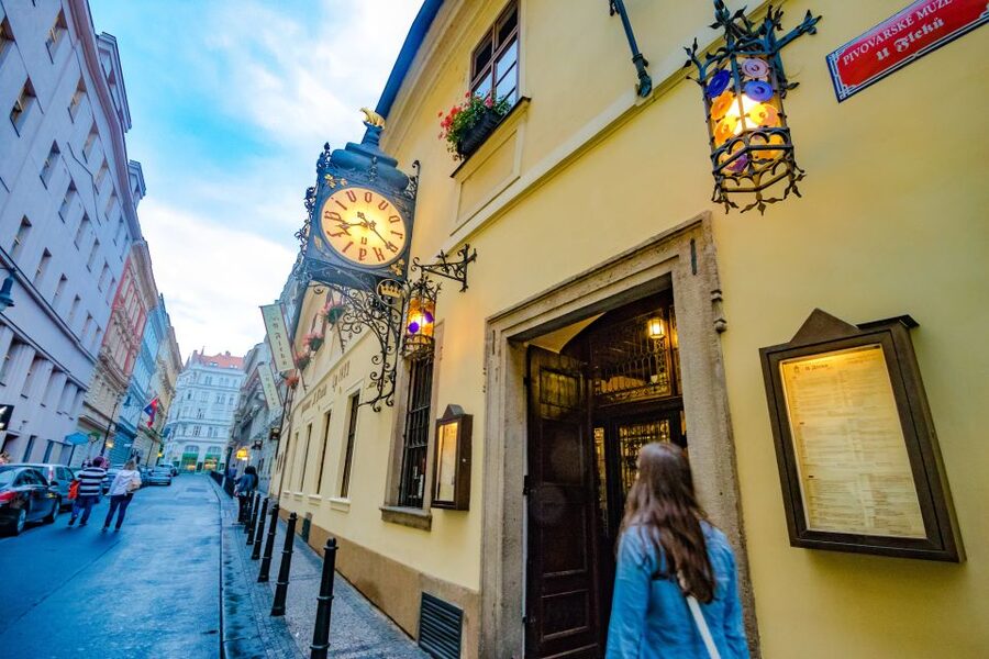 Prague: Legendary Beer Tour with Dinner - Who Should Book This Tour