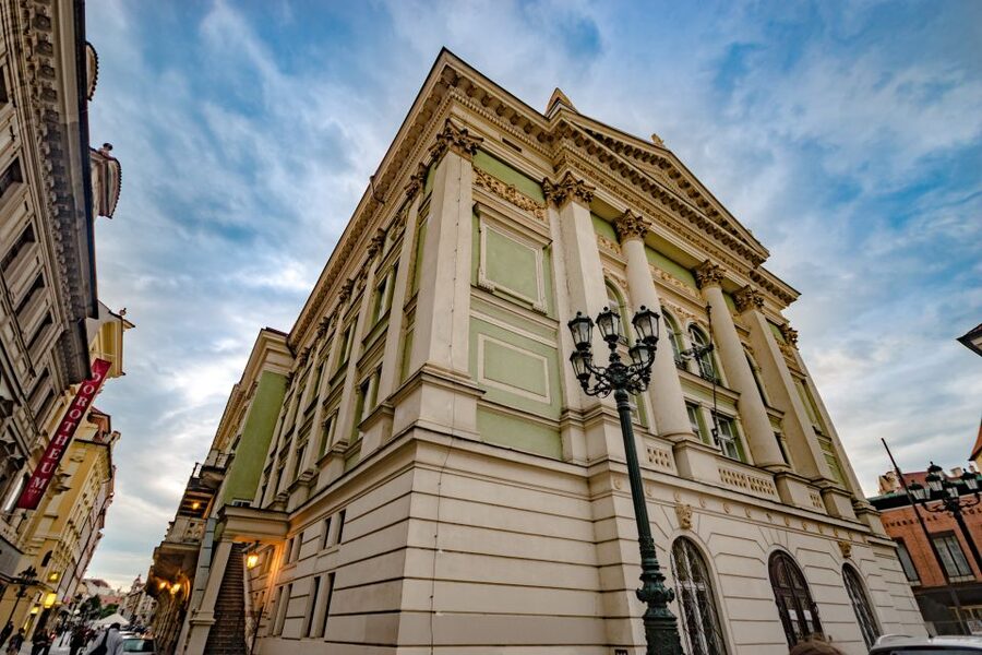 Prague: Legendary Beer Tour with Dinner - The Bar With Presidential Footprints