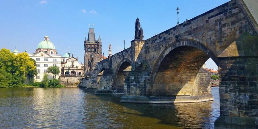 Prague: Lunch Cruise on Vltava River with open Buffet - Should You Book This Prague Vltava Lunch Cruise?